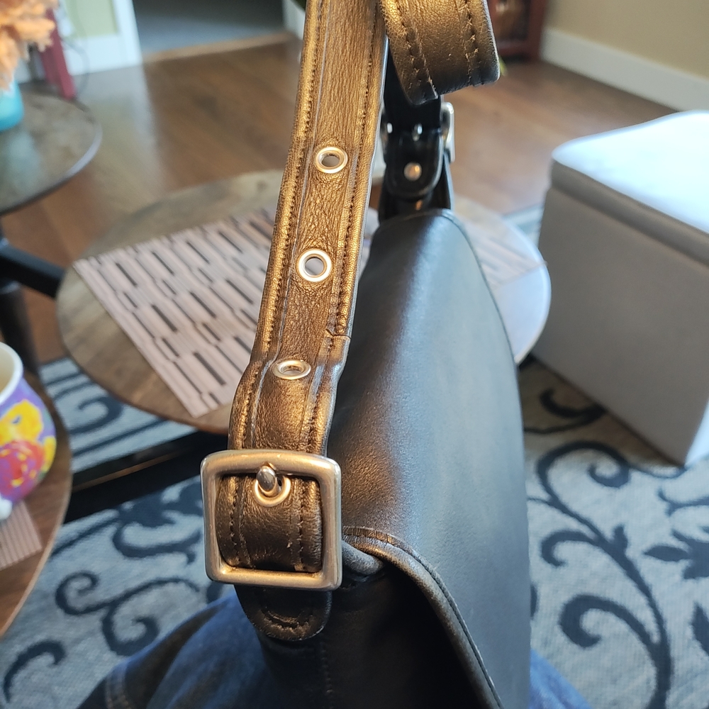 Vintage Coach Black Leather Shoulder / Crossbody Bag - Picture 13 of 13